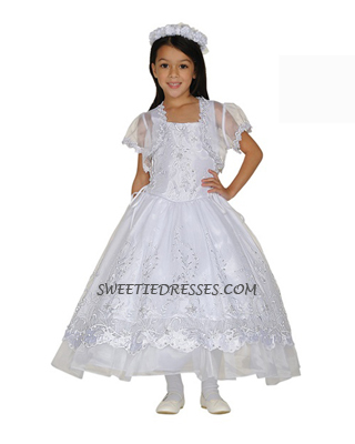 White dazzling girl dress with lots of lace and flower embroider